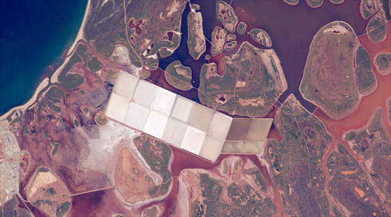 ناسا تعرض 15 صورة رائعة التقطتها محطة الفضاء للأرض عام 2015 صورة رقم 9 ناسا تعرض 15 صورة رائعة التقطتها محطة الفضاء للأرض عام 2015 صورة رقم 9