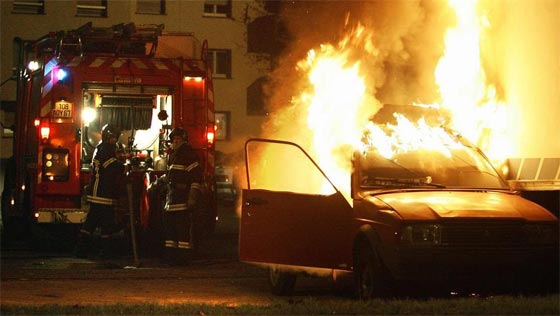  اضرام النار في 800 سيارة في فرنسا ليلة راس السنة صورة رقم 1