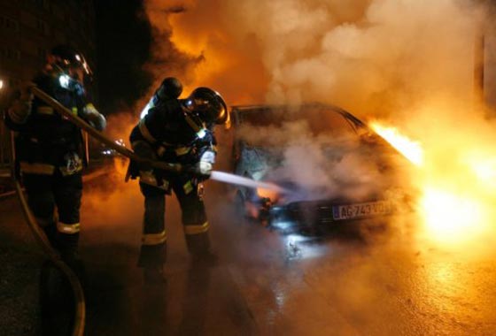  اضرام النار في 800 سيارة في فرنسا ليلة راس السنة صورة رقم 2