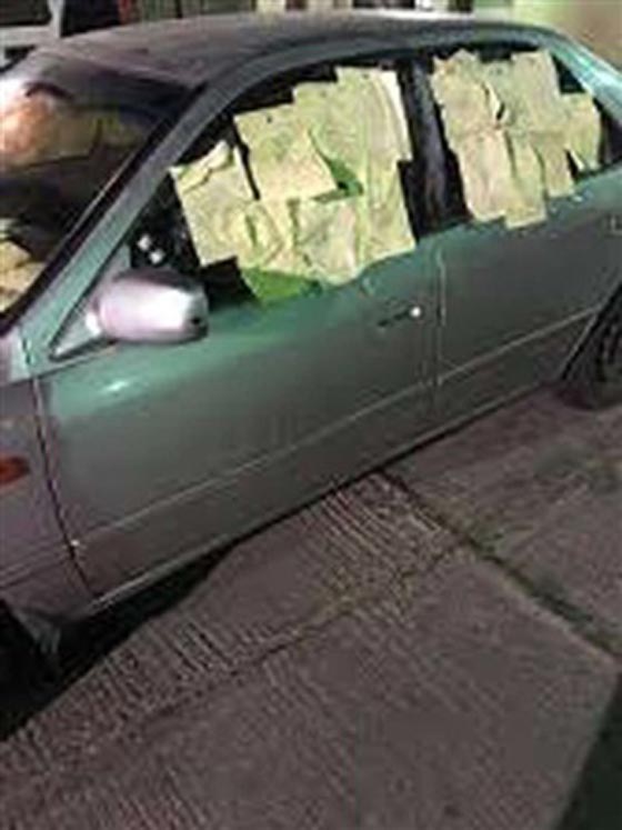 سعودي يزين واجهة سيارة الامامية بـ 72 مخالفة سير صورة رقم 2