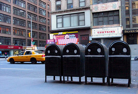 تخلص موظف بريد من الطرود الزائدة قد يكلفه السجن 5 سنوات صورة رقم 1