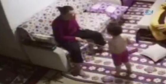 فيديو مؤلم: زوجة اب تعذب طفلي زوجها بأبشع صورة وتثير موجة غضب صورة رقم 1