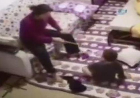 فيديو مؤلم: زوجة اب تعذب طفلي زوجها بأبشع صورة وتثير موجة غضب صورة رقم 2