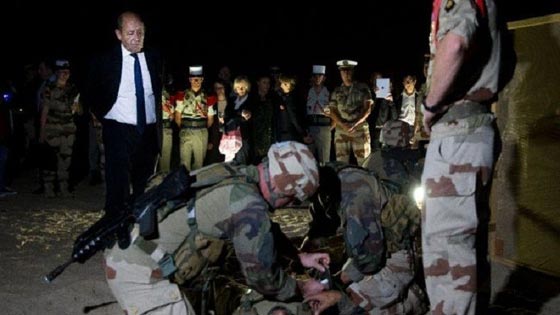  ضباط فرنسيون يدربون وحدات النخبة العراقية في مكان سري بالصحراء صورة رقم 1