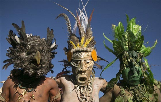 صور الشياطين يهزمون الثيران الاسبانية ويطردون الغزاة من كوستاريكا صورة رقم 12