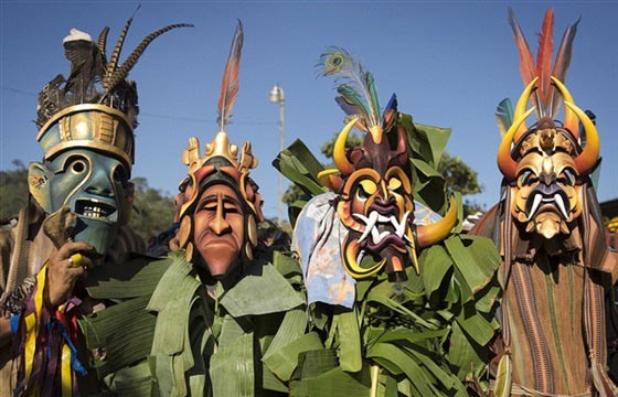 صور الشياطين يهزمون الثيران الاسبانية ويطردون الغزاة من كوستاريكا صورة رقم 13