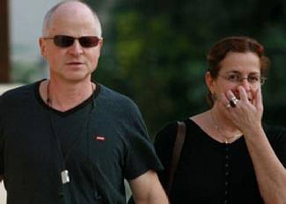 عائلة شاليط تنفي حقيقة فيديو يظهر حسن معاملة حماس له في الاسر صورة رقم 5