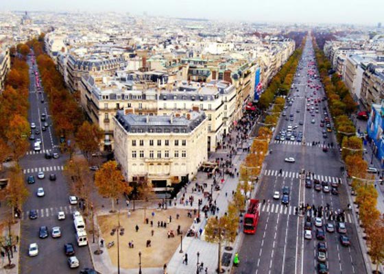 باريس تتصادق مع البيئة.. وتبعد السيارات عن الشانزليزيه يوما في الشهر صورة رقم 1 باريس تتصادق مع البيئة.. وتبعد السيارات عن الشانزليزيه يوما في الشهر صورة رقم 1