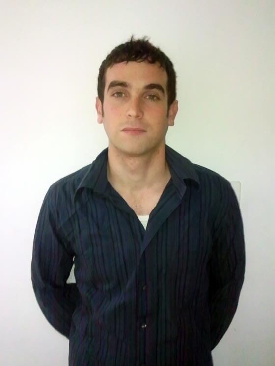 تجربة فاشلة لسترة مقاومة الطعن الاسرائيلية.. نتيجتها اصابة صحفي بجراح صورة رقم 4 تجربة فاشلة لسترة مقاومة الطعن الاسرائيلية.. نتيجتها اصابة صحفي بجراح صورة رقم 4