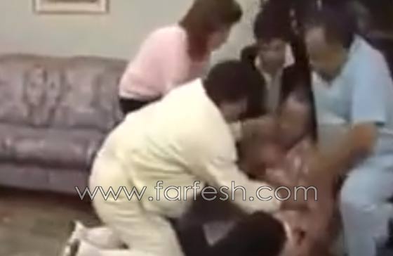 فيديو نادر: صلاح السعدني يضرب عمرو دياب ويطرده من منزله قبل 30 عاما! صورة رقم 7