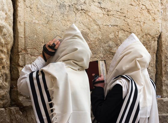 شركة ازياء عالمية تعتذر لليهود بسبب وشاح اغضبهم صورة رقم 3