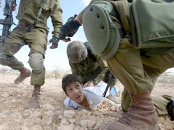 غزة: اطفال فلسطينيون يتعرضون للاعتقال الاسرائيلي.. وتعذيباته الوحشية صورة رقم 3 غزة: اطفال فلسطينيون يتعرضون للاعتقال الاسرائيلي.. وتعذيباته الوحشية صورة رقم 3