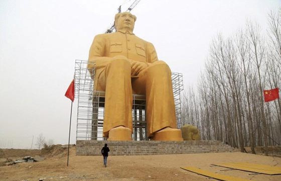 بعد ايام من نصبها له.. الصين تدمر تمثالا من الذهب لزعيمها ماو صورة رقم 4