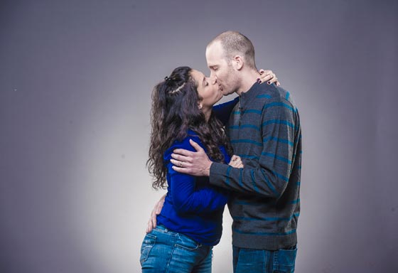 التصدي لمنع رواية حب بين اسرائيلية وفلسطيني.. بالقبلات صورة رقم 1 التصدي لمنع رواية حب بين اسرائيلية وفلسطيني.. بالقبلات صورة رقم 1