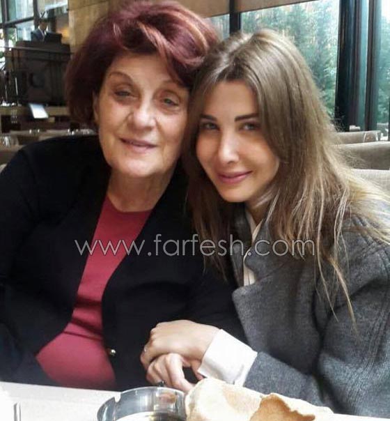 صور نانسي عجرم مع أسرتها وأمها تنافسها بالجمال والشباب صورة رقم 3