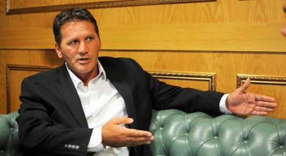 مجموعة فيديوهات ترصد اكبر المعارك والخناقات في البرلمانات صورة رقم 5