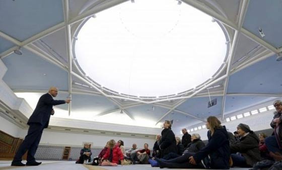 الرئيس الفرنسي هولاند وفنجان شاي في المسجد الكبير بباريس صورة رقم 2 الرئيس الفرنسي هولاند وفنجان شاي في المسجد الكبير بباريس صورة رقم 2