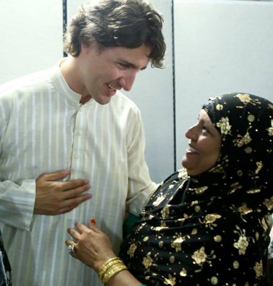 رئيس الوزراء الكندي جاستن ترودو يصلي المغرب بمسجد الجماعة.. شاهد صورة رقم 3 رئيس الوزراء الكندي جاستن ترودو يصلي المغرب بمسجد الجماعة.. شاهد صورة رقم 3