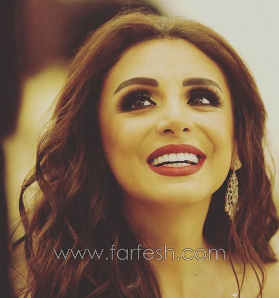 الجمهور بين معجب ورافض لـ (قبلة انغام) لفنان العرب محمد عبده صورة رقم 8