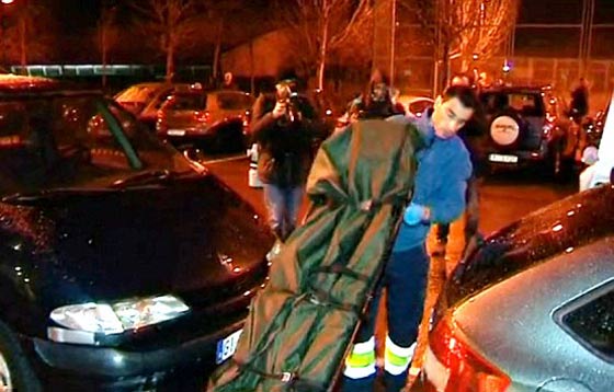 لم يصدق الزوجان ان ابنهما مات.. فاقاما مع جثته المتعفنة شهرين صورة رقم 3