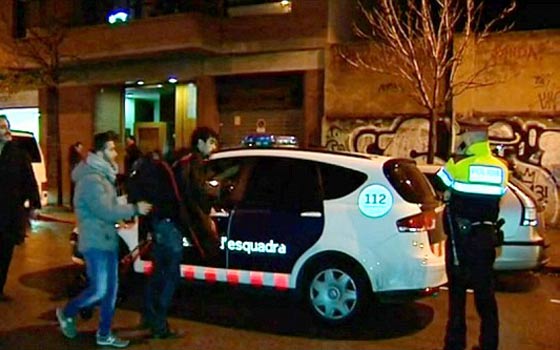 لم يصدق الزوجان ان ابنهما مات.. فاقاما مع جثته المتعفنة شهرين صورة رقم 2