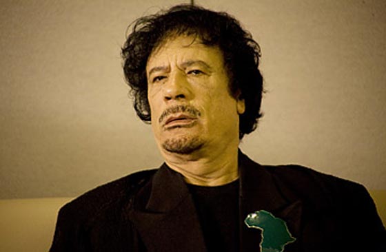 اكثر من صورة للقذافي.. في احداها يفر الى جهنم ويكشف عن وجهه الحاقد صورة رقم 8