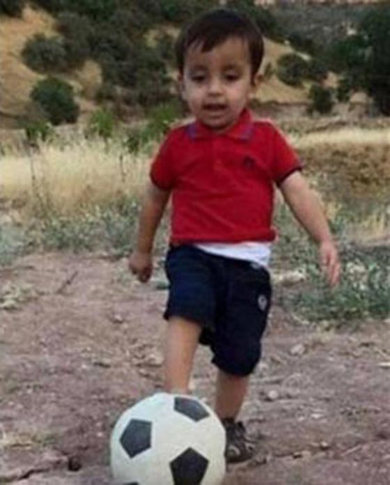 شارلي ايبدو تعلن عداءها للطفل ايلان.. لوعاش لاصبح متحرش!! صورة رقم 4