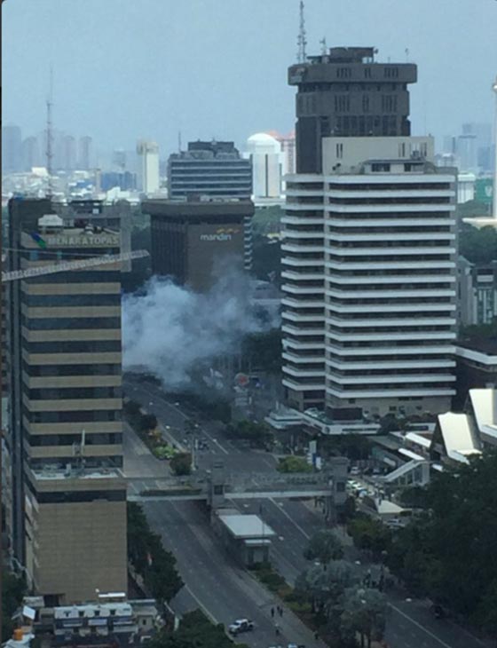 جاكرتا تشهد عدة انفجارات.. احدها قرب مكتب الامم المتحدة صورة رقم 4