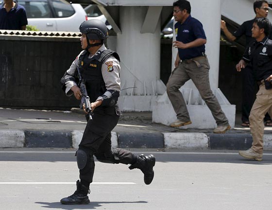 جاكرتا تشهد عدة انفجارات.. احدها قرب مكتب الامم المتحدة صورة رقم 6