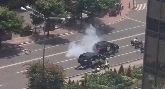 جاكرتا تشهد عدة انفجارات.. احدها قرب مكتب الامم المتحدة صورة رقم 7