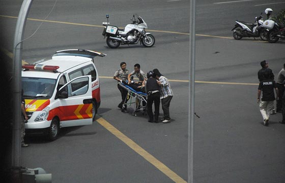 جاكرتا تشهد عدة انفجارات.. احدها قرب مكتب الامم المتحدة صورة رقم 11