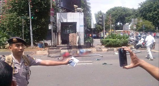 جاكرتا تشهد عدة انفجارات.. احدها قرب مكتب الامم المتحدة صورة رقم 12