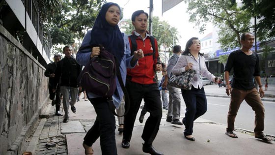 جاكرتا تشهد عدة انفجارات.. احدها قرب مكتب الامم المتحدة صورة رقم 13