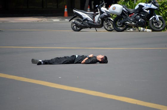 جاكرتا تشهد عدة انفجارات.. احدها قرب مكتب الامم المتحدة صورة رقم 22