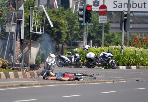 جاكرتا تشهد عدة انفجارات.. احدها قرب مكتب الامم المتحدة صورة رقم 1