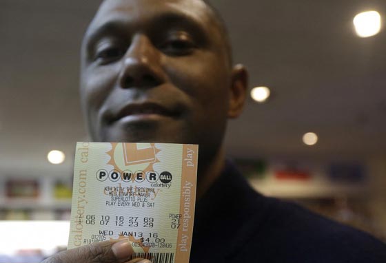 باوربول.. اكبر جائزة يانصيب في العالم بيعت في كاليفورنيا، فمن هو سعيد الحظ؟ صورة رقم 1