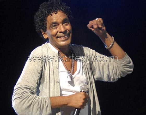 صور محمد منير مع عبير صبري تثير زوبعة بين الجمهور صورة رقم 5