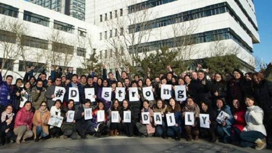 مؤثر.. هكذا تحققت امنية طفل مقبل على الموت بنيل الشهرة في الصين صورة رقم 7 مؤثر.. هكذا تحققت امنية طفل مقبل على الموت بنيل الشهرة في الصين صورة رقم 7