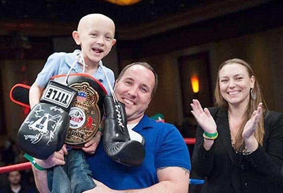 مؤثر.. هكذا تحققت امنية طفل مقبل على الموت بنيل الشهرة في الصين صورة رقم 3 مؤثر.. هكذا تحققت امنية طفل مقبل على الموت بنيل الشهرة في الصين صورة رقم 3