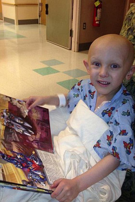 مؤثر.. هكذا تحققت امنية طفل مقبل على الموت بنيل الشهرة في الصين صورة رقم 4 مؤثر.. هكذا تحققت امنية طفل مقبل على الموت بنيل الشهرة في الصين صورة رقم 4