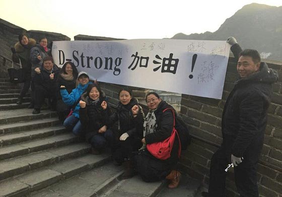 مؤثر.. هكذا تحققت امنية طفل مقبل على الموت بنيل الشهرة في الصين صورة رقم 18 مؤثر.. هكذا تحققت امنية طفل مقبل على الموت بنيل الشهرة في الصين صورة رقم 18