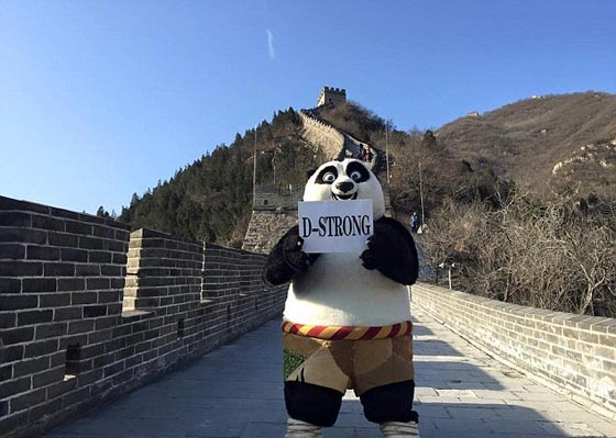 مؤثر.. هكذا تحققت امنية طفل مقبل على الموت بنيل الشهرة في الصين صورة رقم 19 مؤثر.. هكذا تحققت امنية طفل مقبل على الموت بنيل الشهرة في الصين صورة رقم 19