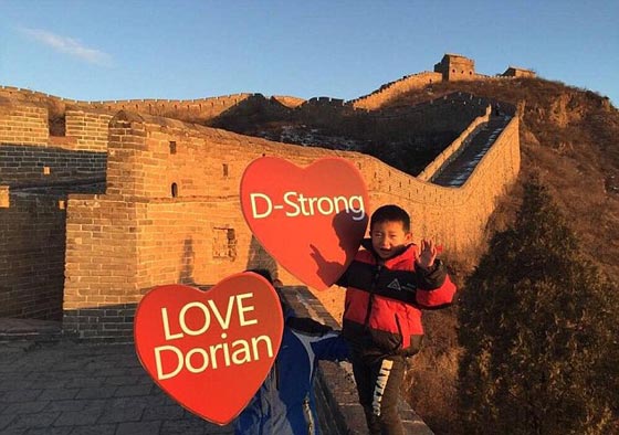 مؤثر.. هكذا تحققت امنية طفل مقبل على الموت بنيل الشهرة في الصين صورة رقم 20 مؤثر.. هكذا تحققت امنية طفل مقبل على الموت بنيل الشهرة في الصين صورة رقم 20