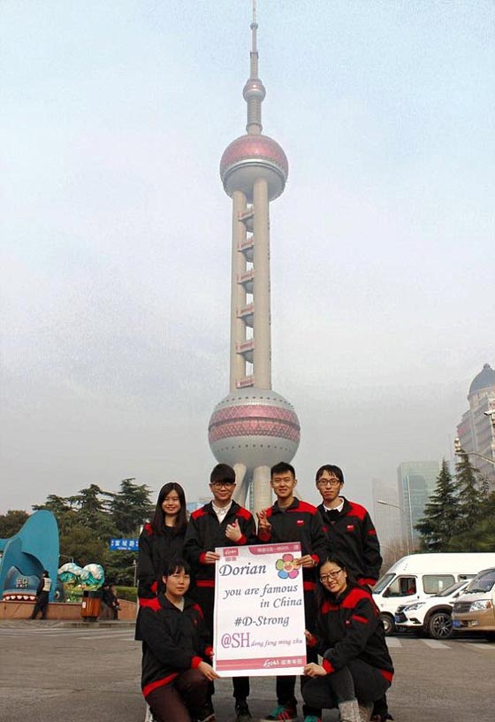 مؤثر.. هكذا تحققت امنية طفل مقبل على الموت بنيل الشهرة في الصين صورة رقم 22 مؤثر.. هكذا تحققت امنية طفل مقبل على الموت بنيل الشهرة في الصين صورة رقم 22