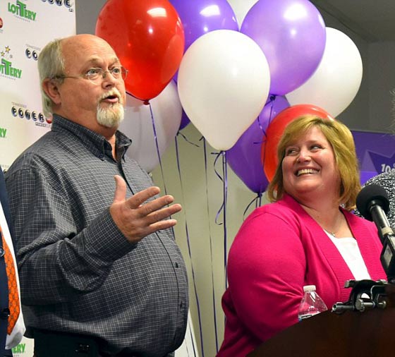  اشترى بطاقة يانصيب خوفا من غضب زوجته فربح 528 مليون دولار صورة رقم 1