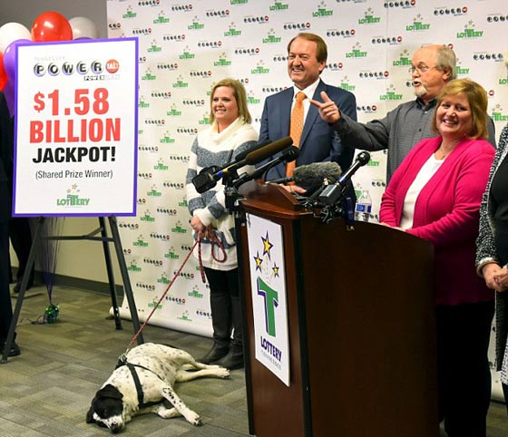  اشترى بطاقة يانصيب خوفا من غضب زوجته فربح 528 مليون دولار صورة رقم 2