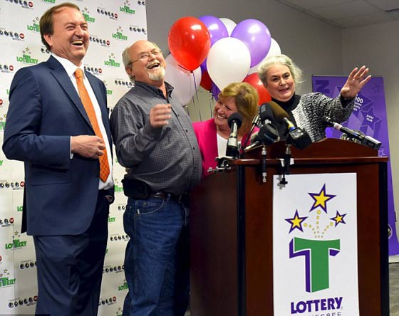  اشترى بطاقة يانصيب خوفا من غضب زوجته فربح 528 مليون دولار صورة رقم 4