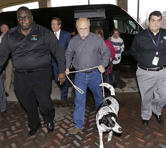  اشترى بطاقة يانصيب خوفا من غضب زوجته فربح 528 مليون دولار صورة رقم 6