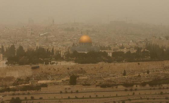 عاصفة ترابية تجتاح مصر والاردن واغلاق بعض الموانئ والمطارات صورة رقم 2 عاصفة ترابية تجتاح مصر والاردن واغلاق بعض الموانئ والمطارات صورة رقم 2