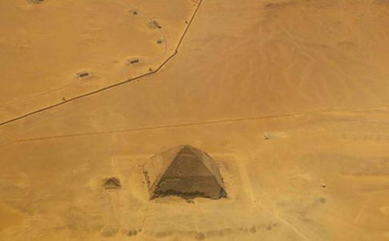 ما الشيء الغريب الذي اكتشفه العلماء في هرم سنفرو بالقاهرة؟ صورة رقم 1 ما الشيء الغريب الذي اكتشفه العلماء في هرم سنفرو بالقاهرة؟ صورة رقم 1